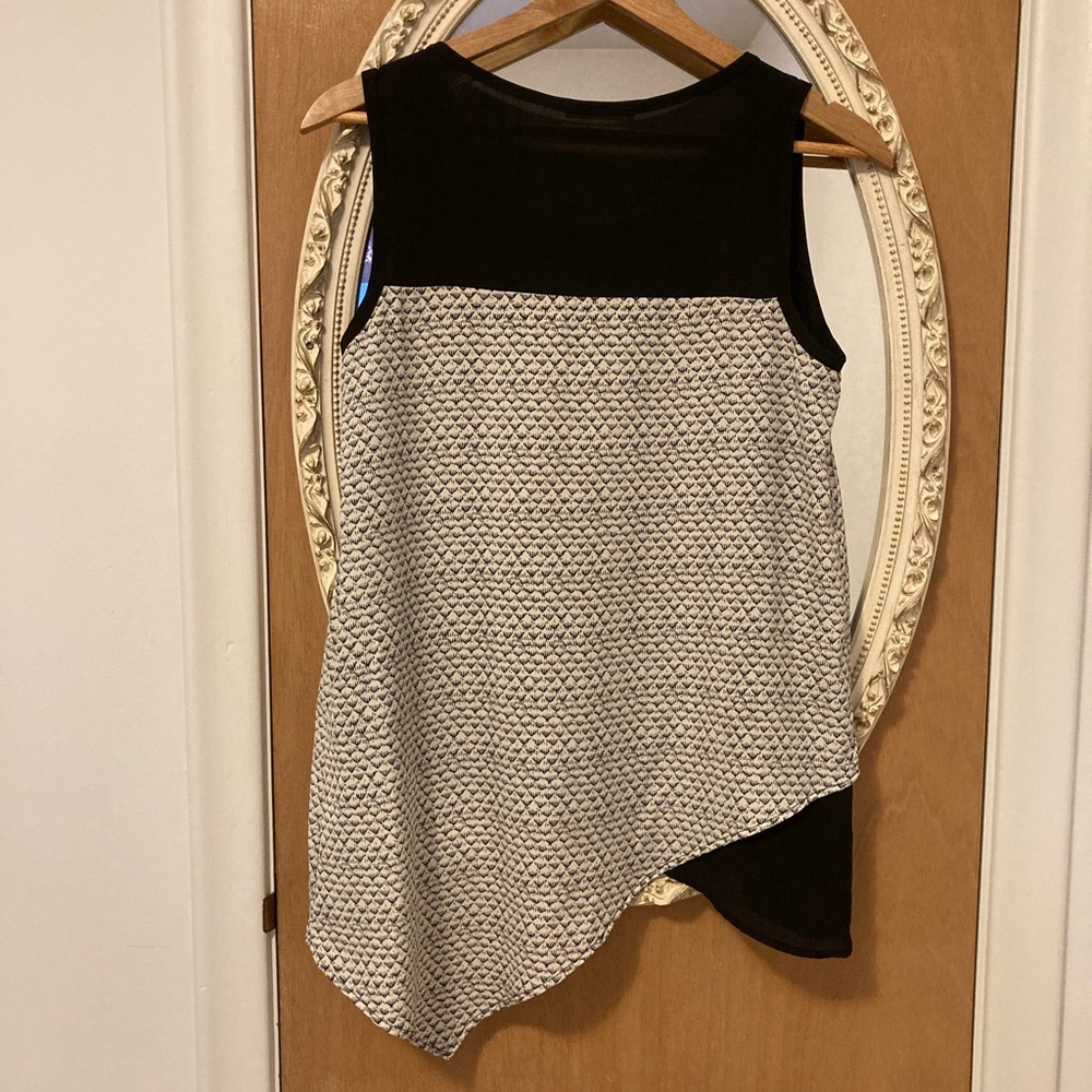 Le Lis Patterned Blouse - Picture 2 of 5